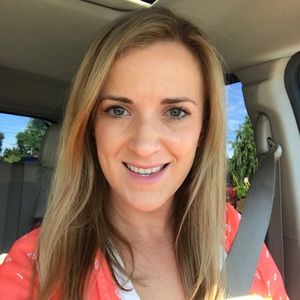 Meet your Posher, Elyssa